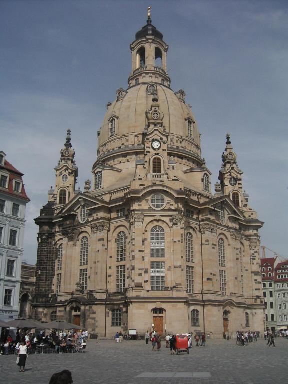 Hotel Pension Zu Dresden Altpieschen Exterior foto